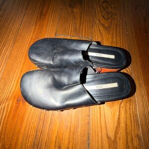 Zara Women’s Black Leather Slip-On Clogs